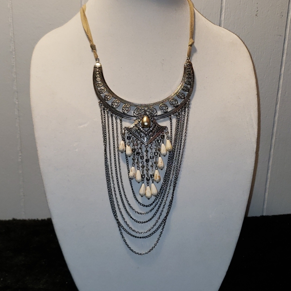 Buckle statement necklace